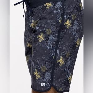 Travis Matthew Boardshorts Becan Ruins Size 36